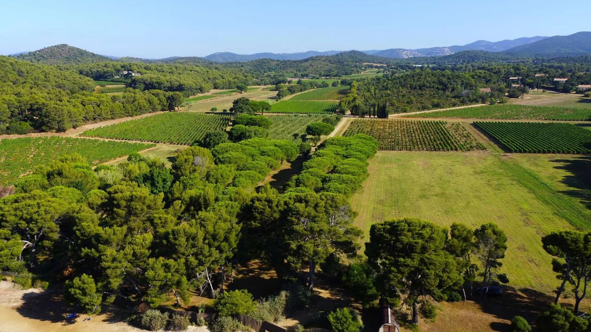 Villa Blanche Pour 8 Personnes Avec Piscine Privee A La Londes-Les-Maures France