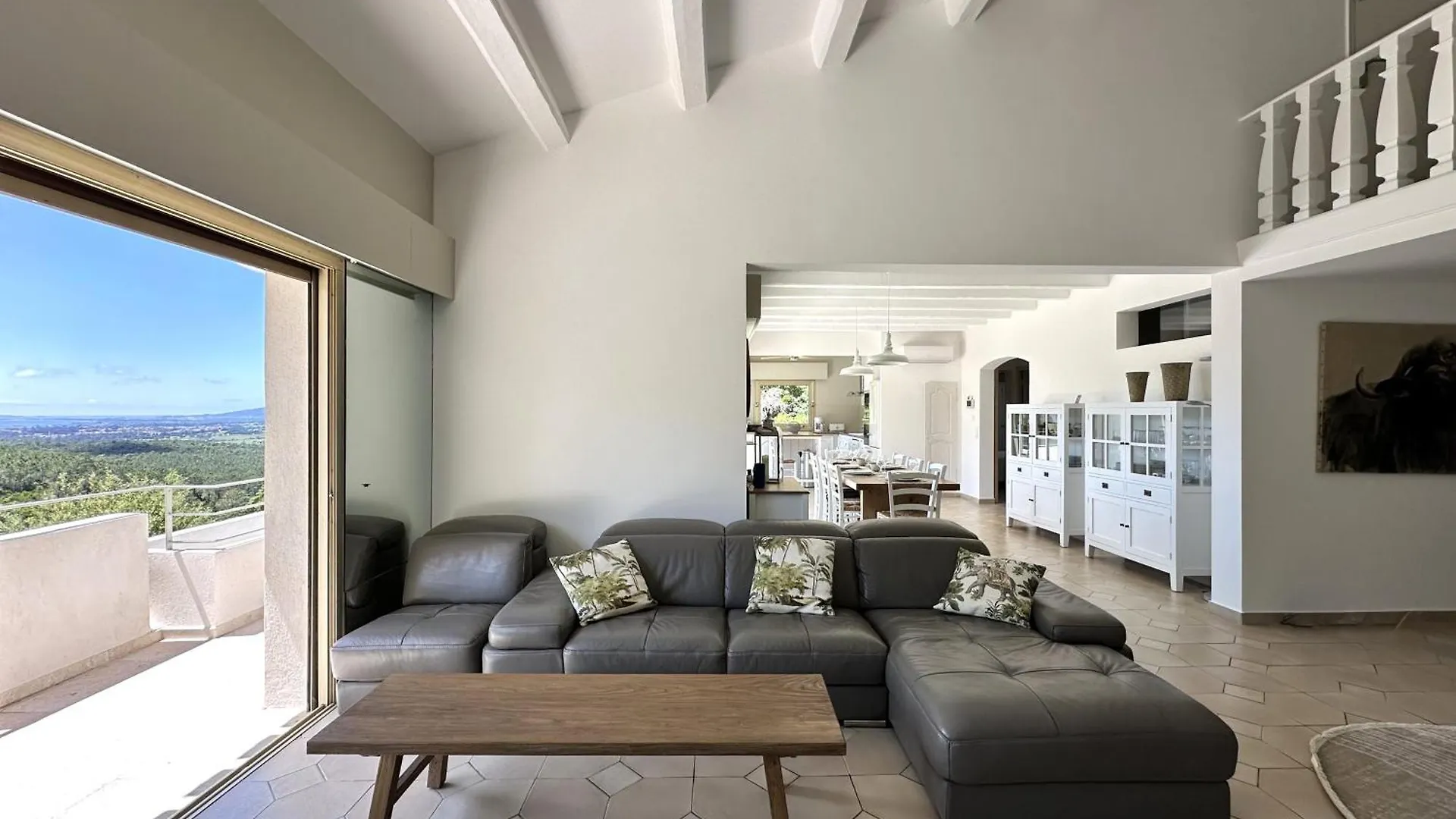 Villa Blanche Pour 8 Personnes Avec Piscine Privee A La Londes-Les-Maures Francie