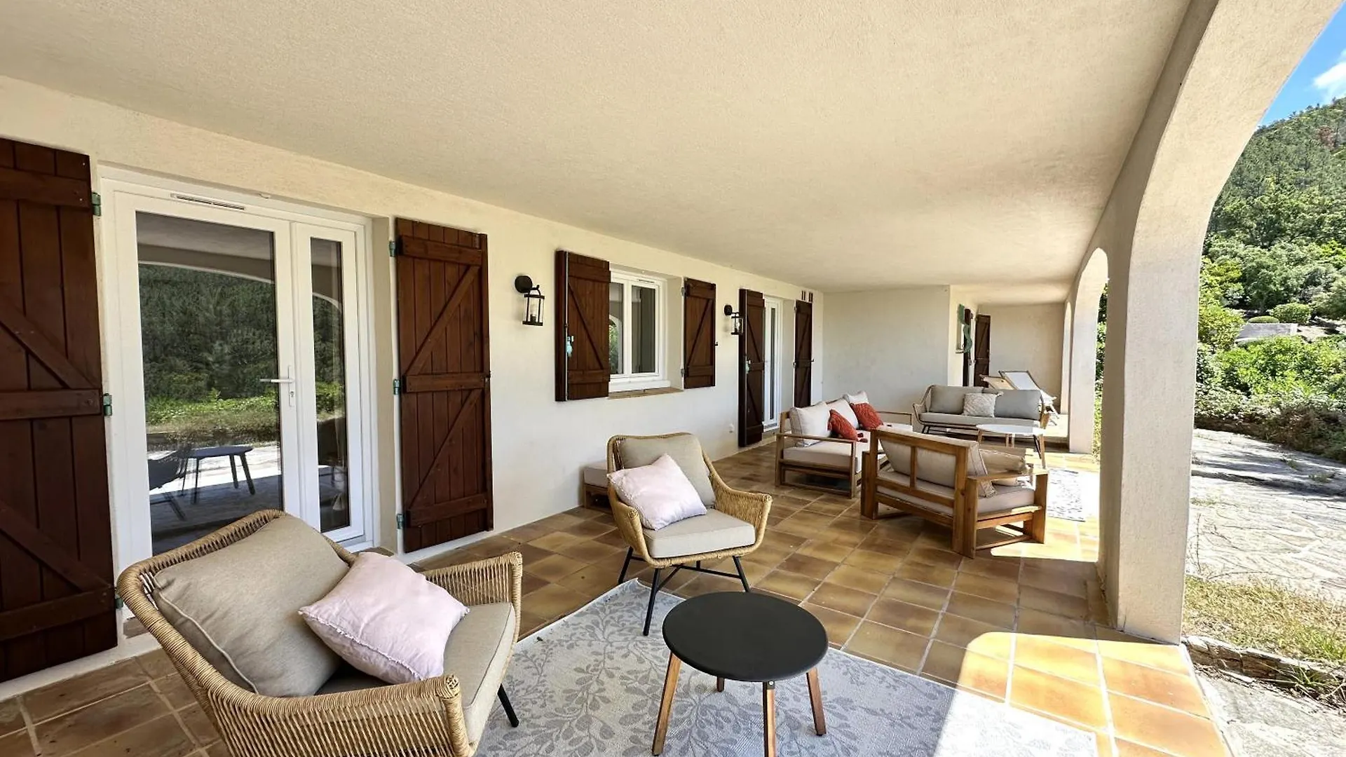 Villa Blanche Pour 8 Personnes Avec Piscine Privee A La Londes-Les-Maures 0*, La Londe-les-Maures Francie